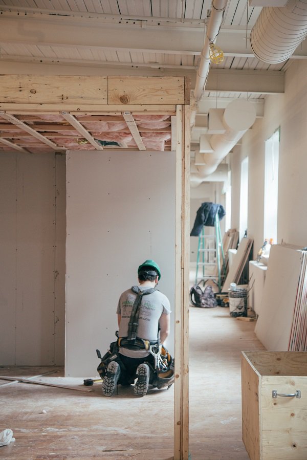construção charles-Za9oagRJNLM-unsplash.jpg