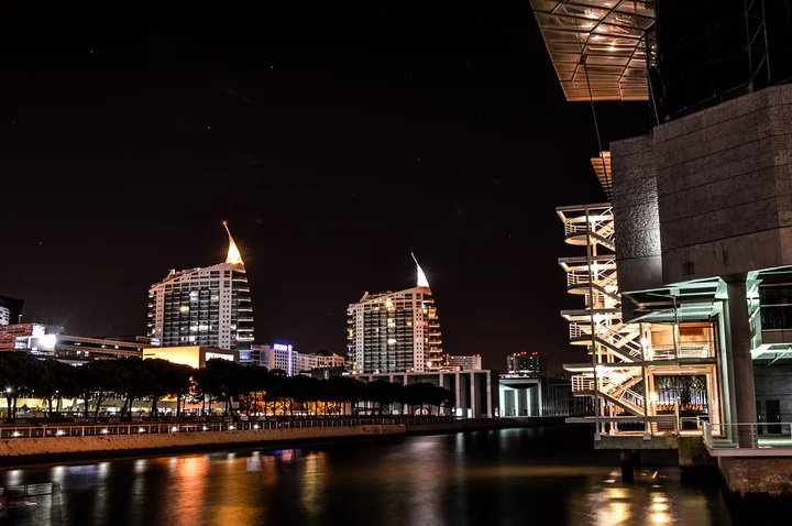lisboa parque das nacoes noite.jpg